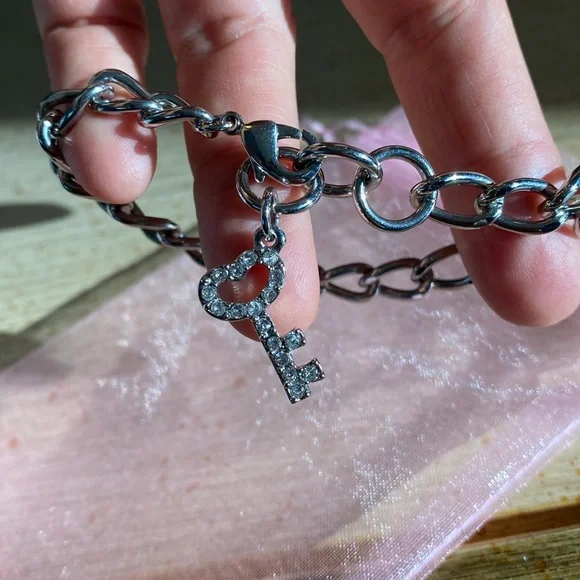 Silver Key Charm Bracelet - Picture 4 of 5